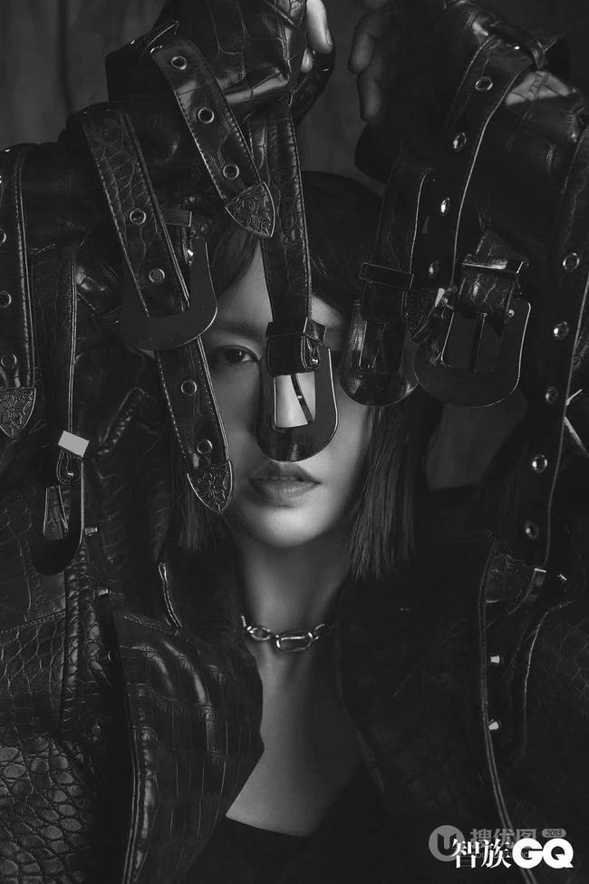谭维维流泪妆，暗黑风格写真登《智族gq》最新杂志写真图片