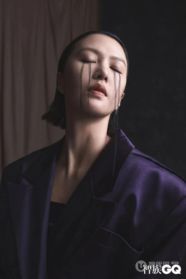 谭维维流泪妆，暗黑风格写真登《智族gq》最新杂志写真图片