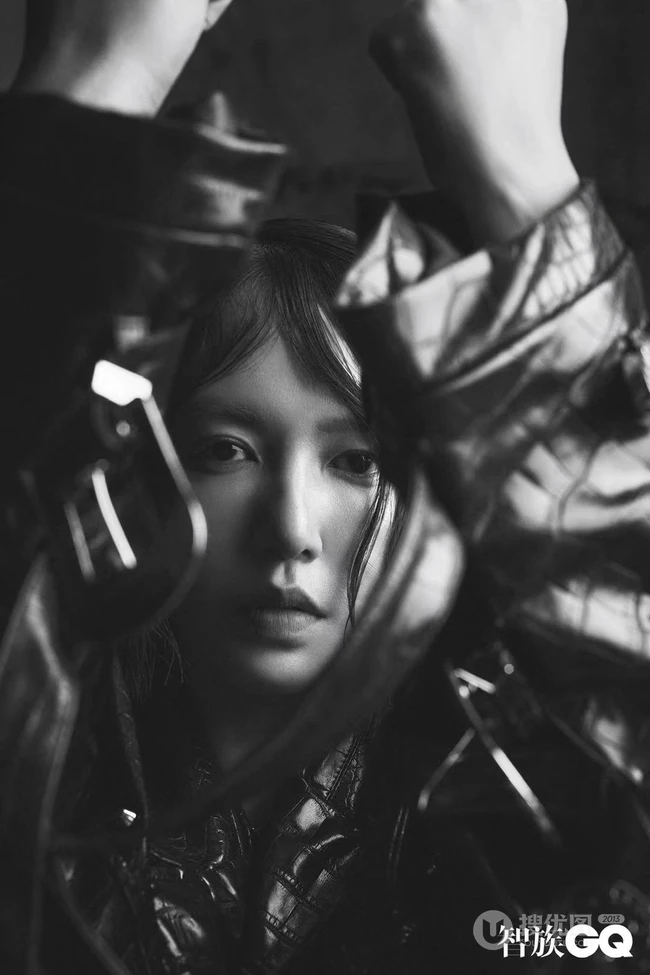 谭维维流泪妆，暗黑风格写真登《智族gq》最新杂志写真图片