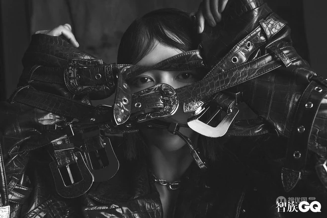 谭维维流泪妆，暗黑风格写真登《智族gq》最新杂志写真图片