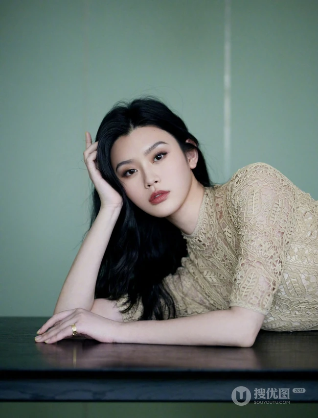 奚梦瑶暖暖米色蕾丝束腰连衣长裙气质如兰更衣室写真美照