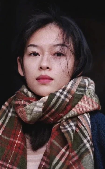 越南女模撞脸章子怡走红，形似，神似，简直就是年轻章子怡的翻版！