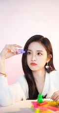吴宣仪玩小孩积木可爱动人12连拍生活随拍写真美照