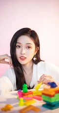 吴宣仪玩小孩积木可爱动人12连拍生活随拍写真美照
