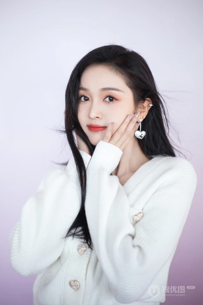 吴宣仪玩小孩积木可爱动人12连拍生活随拍写真美照