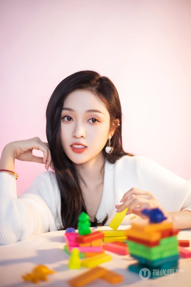 吴宣仪玩小孩积木可爱动人12连拍生活随拍写真美照