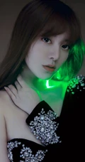 气质如兰，美丽大方，阿兰气质拼接撞色带钻定制礼服穿搭写真美照