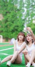 少女闺蜜一对，白色背心短裤少女闺蜜校园家居服可爱动人写真美照
