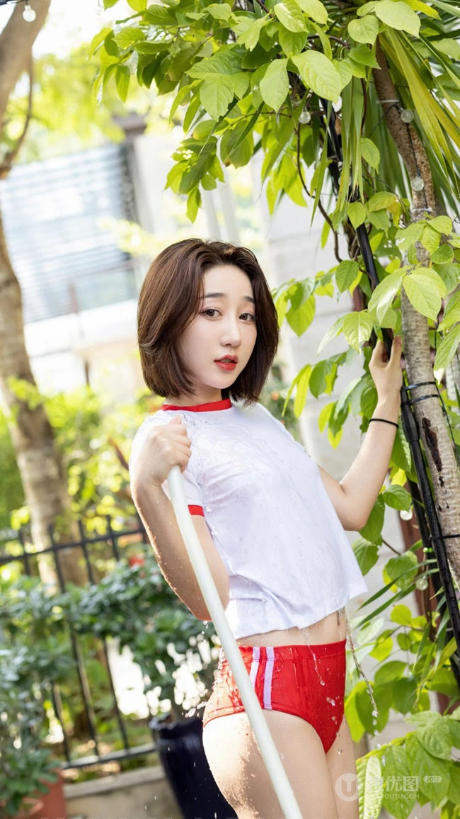 活力少女 湿身 九月生 娇柔 制服 短裤 紧身 短发美少女手机壁纸