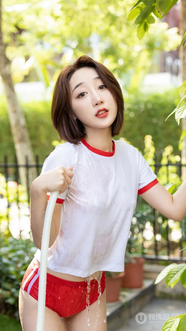 活力少女 湿身 九月生 娇柔 制服 短裤 紧身 短发美少女手机壁纸
