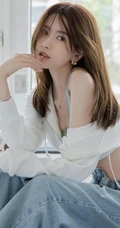 鹅蛋脸，精致面容精选少女运动背心牛仔裤厨房写真显完美纤细线条身材图片