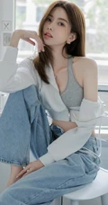 鹅蛋脸，精致面容精选少女运动背心牛仔裤厨房写真显完美纤细线条身材图片