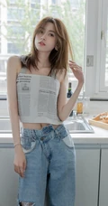 鹅蛋脸，精致面容精选少女运动背心牛仔裤厨房写真显完美纤细线条身材图片