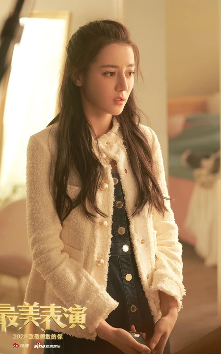 迪丽热巴最美表演剧照图片，演绎无声女孩，精心奔赴一次暗恋之约