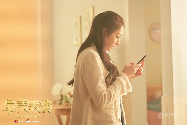 迪丽热巴最美表演剧照图片，演绎无声女孩，精心奔赴一次暗恋之约
