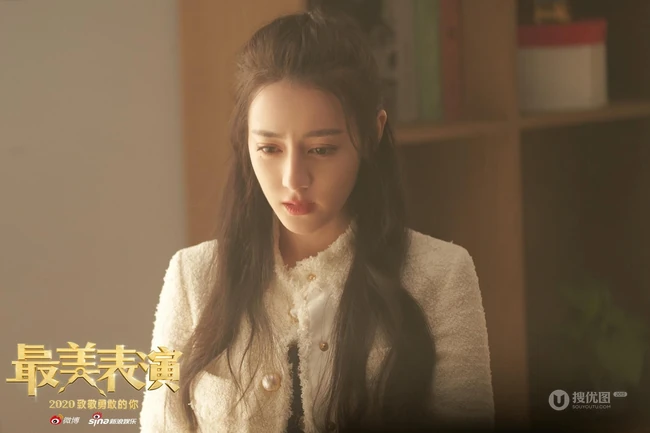 迪丽热巴最美表演剧照图片，演绎无声女孩，精心奔赴一次暗恋之约