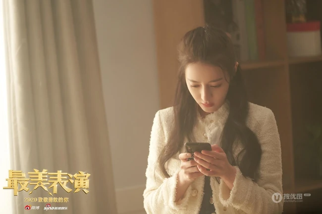迪丽热巴最美表演剧照图片，演绎无声女孩，精心奔赴一次暗恋之约