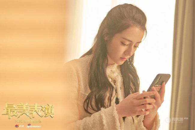 迪丽热巴最美表演剧照图片，演绎无声女孩，精心奔赴一次暗恋之约