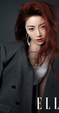 THE9女生成员喻言气质短款装背心背带裤穿搭登杂志写真美照