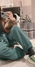 程潇微博晒可爱剪刀手自拍美照，随便拍拍也这么有范啊！