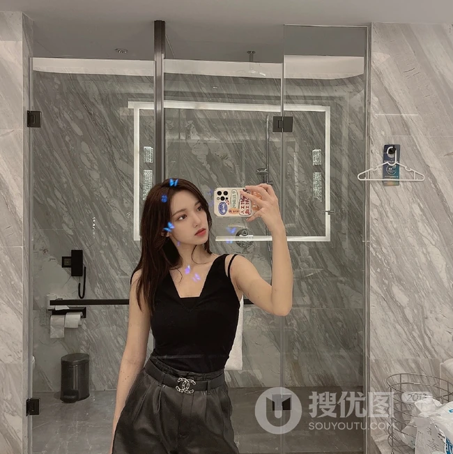 程潇微博晒可爱剪刀手自拍美照，随便拍拍也这么有范啊！