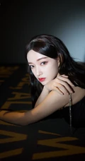 程潇气质黑色V领肩带皮裙可盐可甜复古气质写真照片