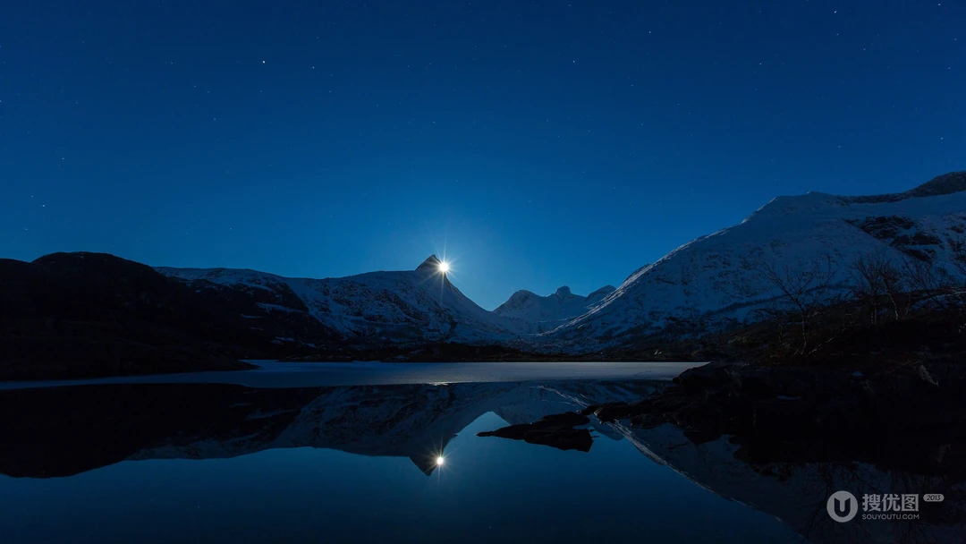 静谧的夜晚，满天的繁星，雪山，湖泊，月光唯美安静景色风光壁纸图片