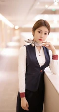 清秀可人苗条女生梦梵空乘制服装深袜袜穿着酒店前后忙碌高清写真套图