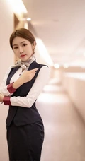 清秀可人苗条女生梦梵空乘制服装深袜袜穿着酒店前后忙碌高清写真套图