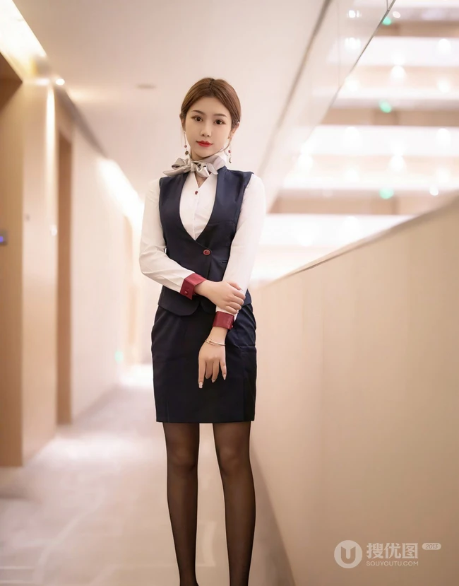 清秀可人苗条女生梦梵空乘制服装深袜袜穿着酒店前后忙碌高清写真套图