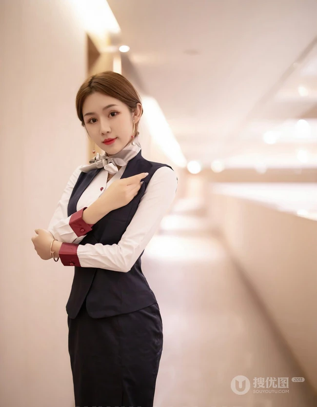 清秀可人苗条女生梦梵空乘制服装深袜袜穿着酒店前后忙碌高清写真套图