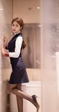 清秀可人苗条女生梦梵空乘制服装深袜袜穿着酒店前后忙碌高清写真套图