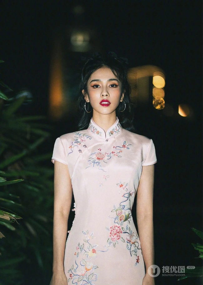 白鹿古韵旗袍装穿搭户外复古风写真美照