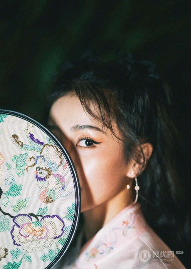 白鹿古韵旗袍装穿搭户外复古风写真美照