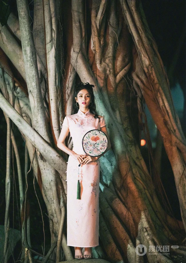 白鹿古韵旗袍装穿搭户外复古风写真美照