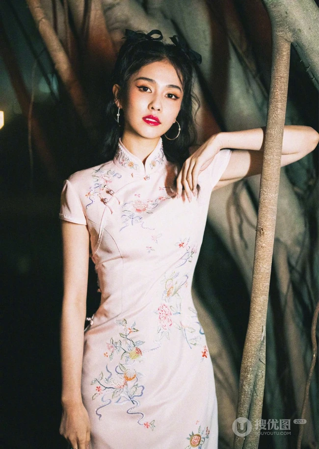 白鹿古韵旗袍装穿搭户外复古风写真美照