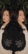 白鹿手拿小烟花夜晚户外燃放烟花浪漫可人写真美照