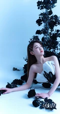 马丝桐冷艳高贵《明星爱街拍》杂志写真图片