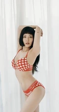 韩国女歌手泫雅与男友合拍气质情侣家居写真大片