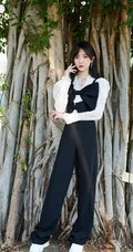 郑乃馨清新清新黑白搭户外大树旁拍摄写真美照