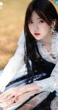 郑乃馨清新清新黑白搭户外大树旁拍摄写真美照