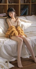 颜值高，身材棒，精选纤细线条线条感少女休闲T恤衫短裤居家可爱甜美写真照