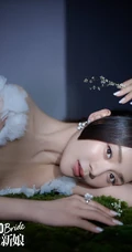 袁姗姗时尚新娘杂志写真，秀香肩，显优雅，气质出众