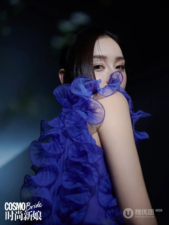 袁姗姗时尚新娘杂志写真，秀香肩，显优雅，气质出众