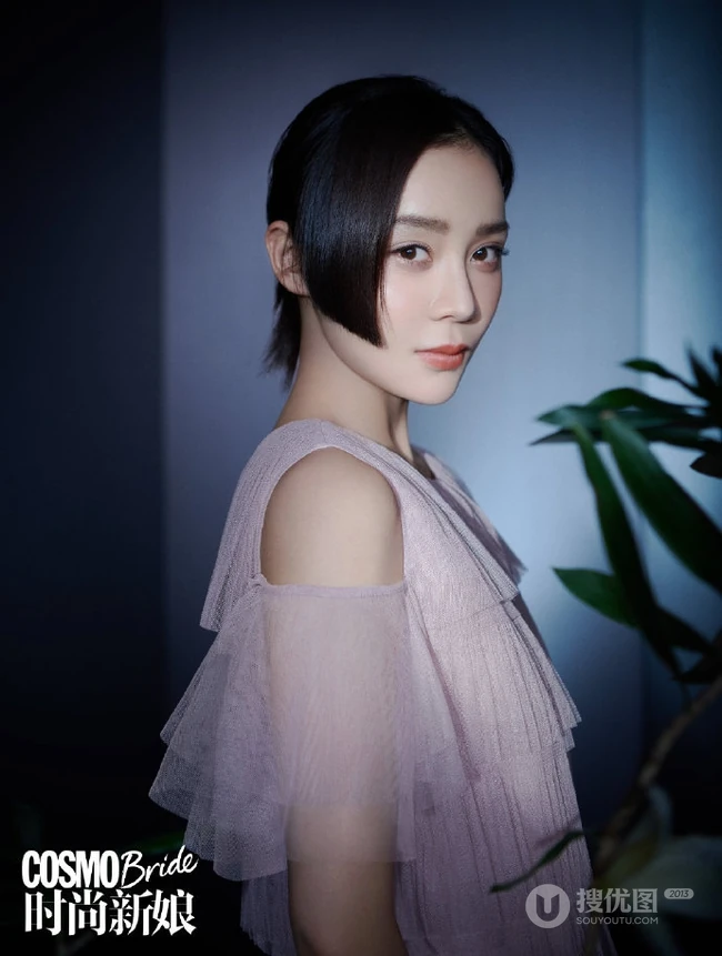 袁姗姗时尚新娘杂志写真，秀香肩，显优雅，气质出众