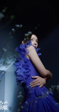 袁姗姗时尚新娘杂志写真，秀香肩，显优雅，气质出众