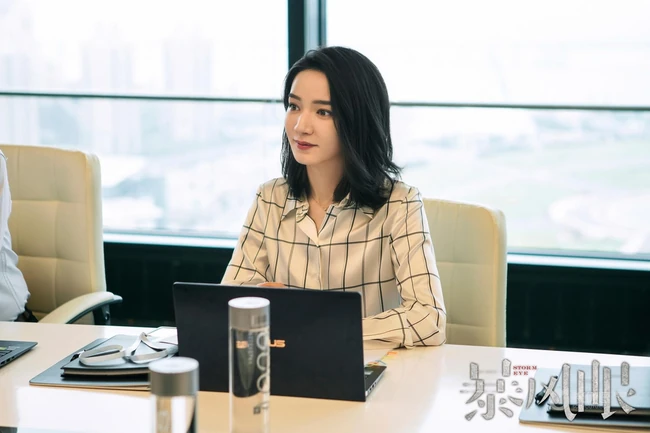 《暴风眼》今晚开播，杨幂，张彬彬等全明星阵容宣传海报图片