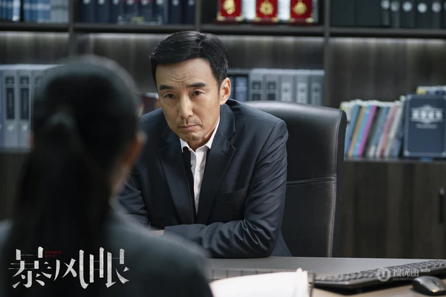 《暴风眼》今晚开播，杨幂，张彬彬等全明星阵容宣传海报图片