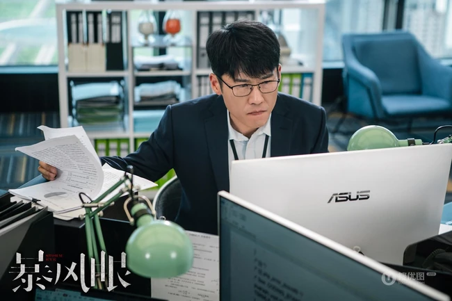 《暴风眼》今晚开播，杨幂，张彬彬等全明星阵容宣传海报图片