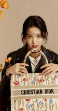 章若楠青春，潮流靓丽春装穿搭写真大片，尽显时尚女孩美感